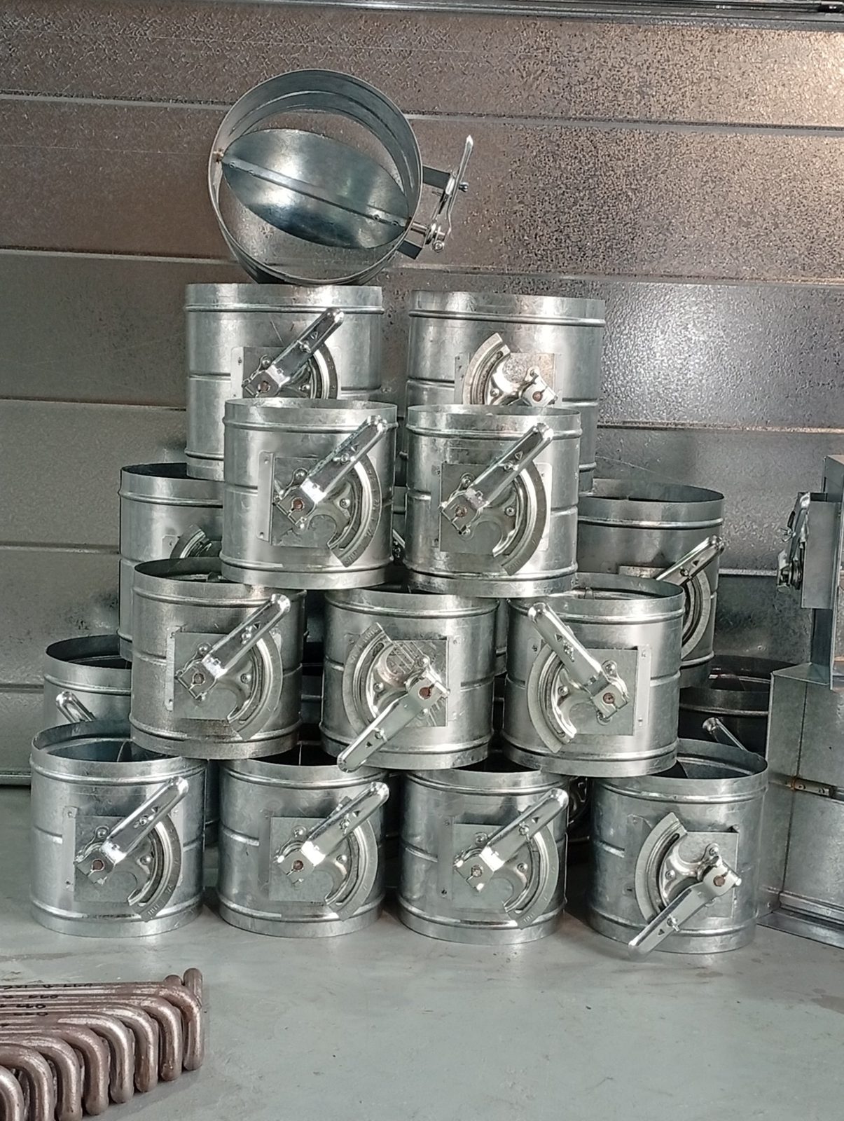 Round volume control dampers