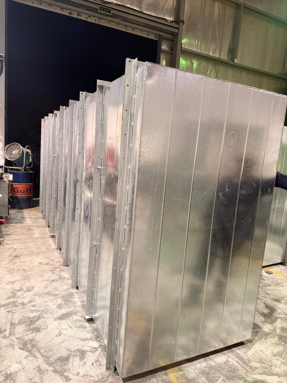 Externally stiffened large ducts